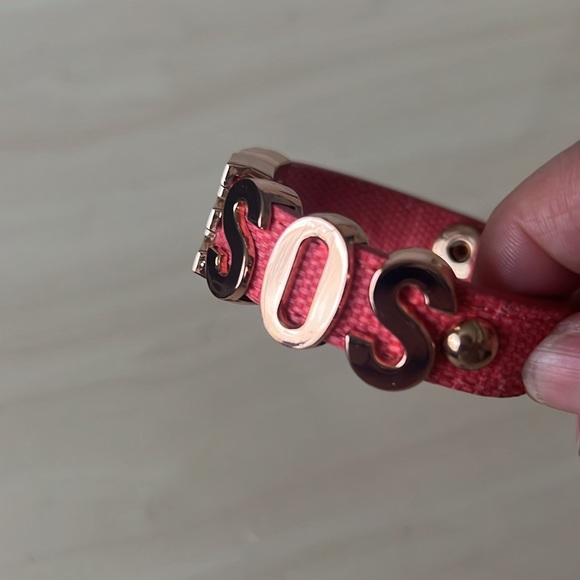 BCBGeneration Besos Affirmation Bracelet - Picture 8 of 8